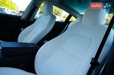Седан Tesla Model 3 2024 в Дрогобичі