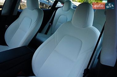 Седан Tesla Model 3 2024 в Дрогобичі