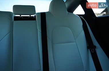 Седан Tesla Model 3 2024 в Дрогобичі