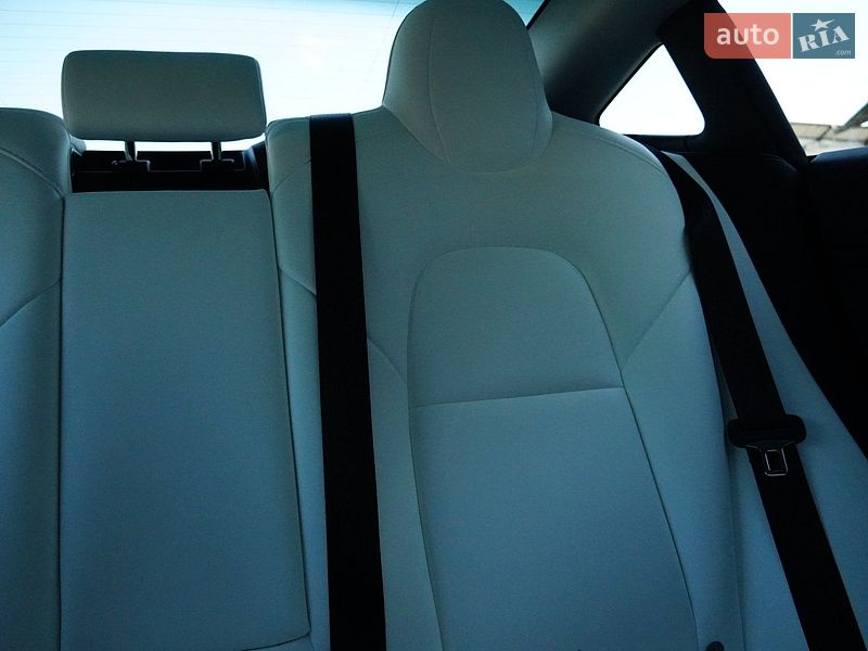 Седан Tesla Model 3 2024 в Дрогобичі