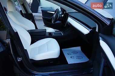 Седан Tesla Model 3 2024 в Дрогобичі