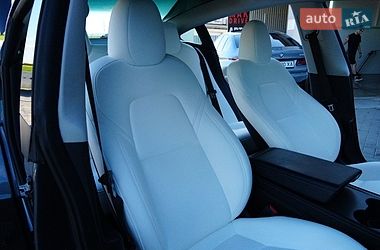 Седан Tesla Model 3 2024 в Дрогобичі