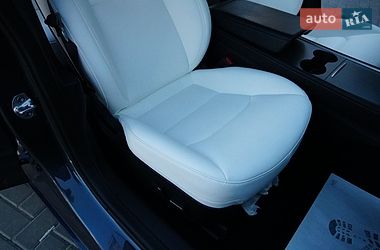 Седан Tesla Model 3 2024 в Дрогобичі