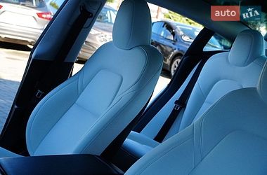 Седан Tesla Model 3 2024 в Дрогобичі