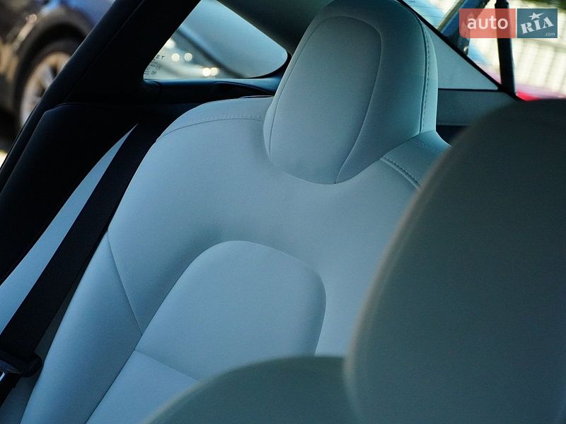 Седан Tesla Model 3 2024 в Дрогобичі