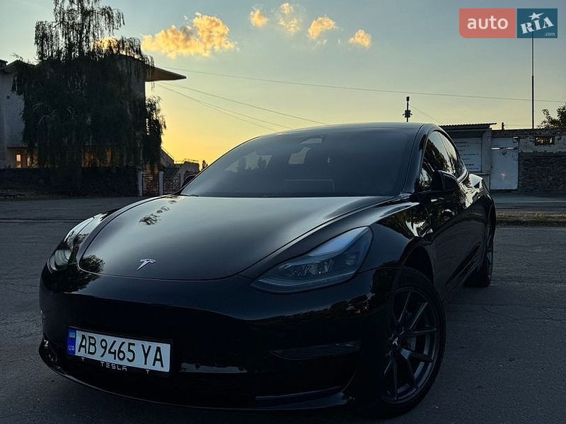 Седан Tesla Model 3 2021 в Киеве