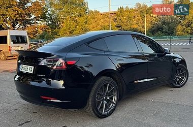 Седан Tesla Model 3 2021 в Киеве