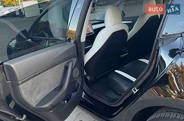 Седан Tesla Model 3 2021 в Киеве