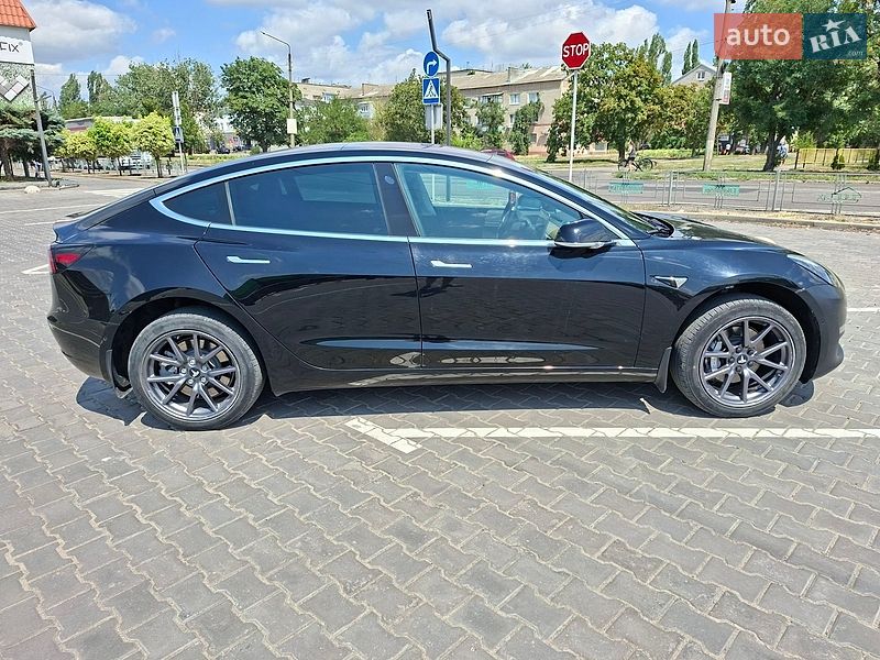 Седан Tesla Model 3 2019 в Вознесенську