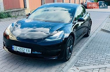 Седан Tesla Model 3 2019 в Черновцах