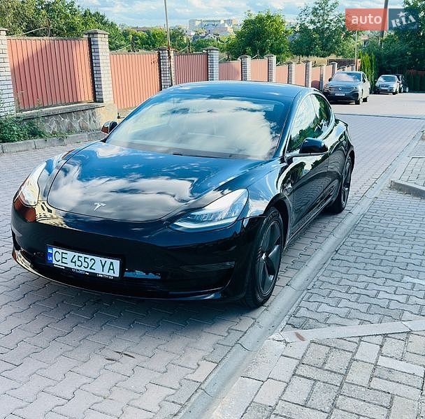 Седан Tesla Model 3 2019 в Черновцах