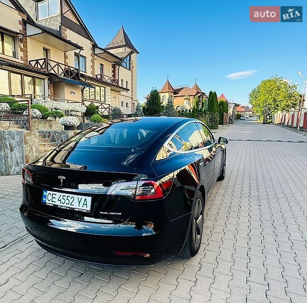 Седан Tesla Model 3 2019 в Черновцах