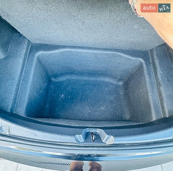 Седан Tesla Model 3 2019 в Черновцах