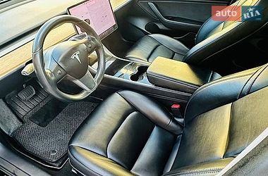 Седан Tesla Model 3 2019 в Черновцах