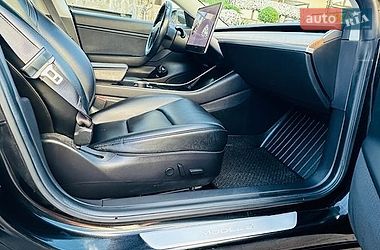 Седан Tesla Model 3 2019 в Черновцах