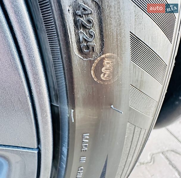 Седан Tesla Model 3 2019 в Черновцах