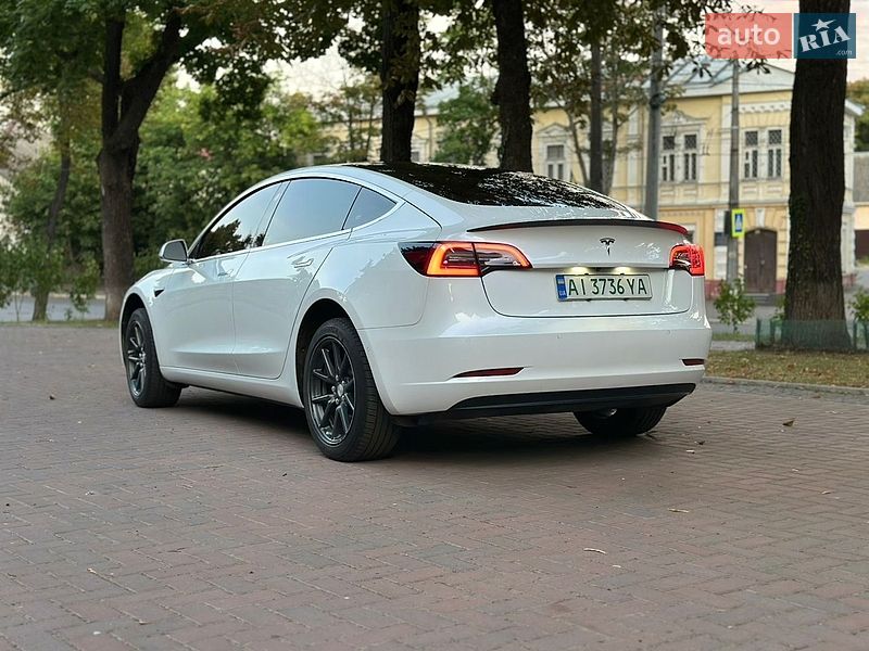 Седан Tesla Model 3 2019 в Сумах