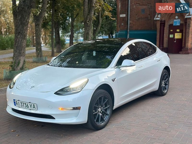 Седан Tesla Model 3 2019 в Сумах