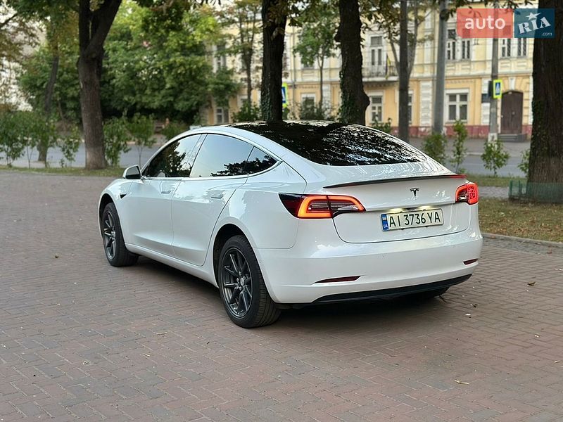 Седан Tesla Model 3 2019 в Сумах