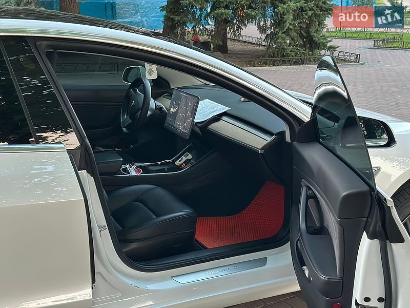 Седан Tesla Model 3 2019 в Сумах