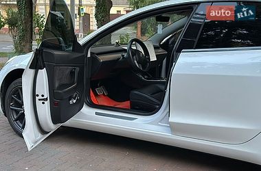 Седан Tesla Model 3 2019 в Сумах