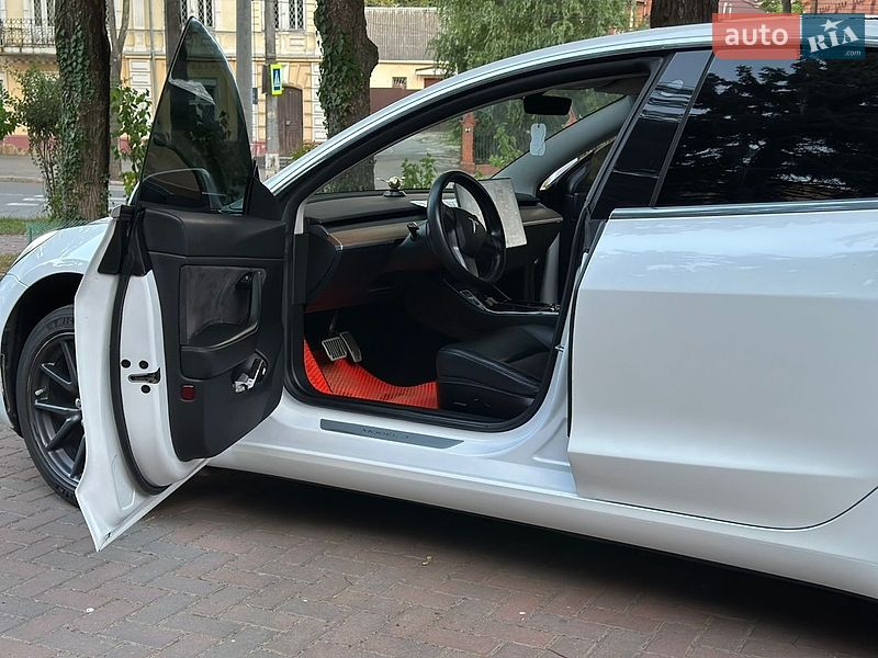 Седан Tesla Model 3 2019 в Сумах