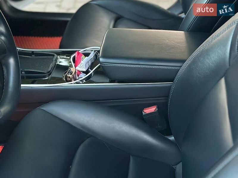 Седан Tesla Model 3 2019 в Сумах