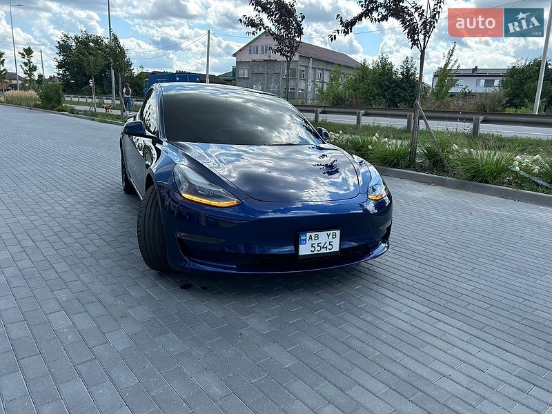 Седан Tesla Model 3 2022 в Виннице