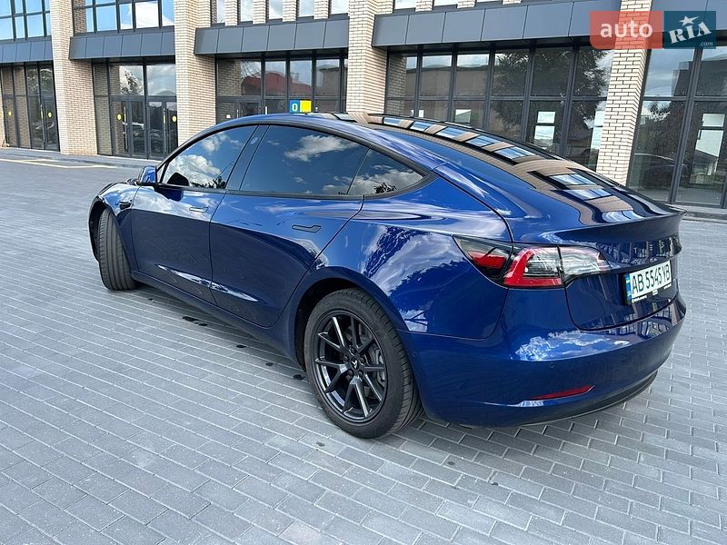 Седан Tesla Model 3 2022 в Виннице