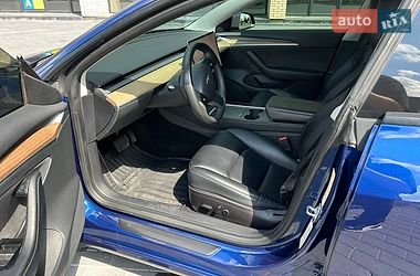 Седан Tesla Model 3 2022 в Виннице