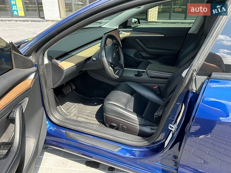 Седан Tesla Model 3 2022 в Виннице