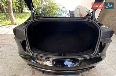 Седан Tesla Model 3 2024 в Черкасах