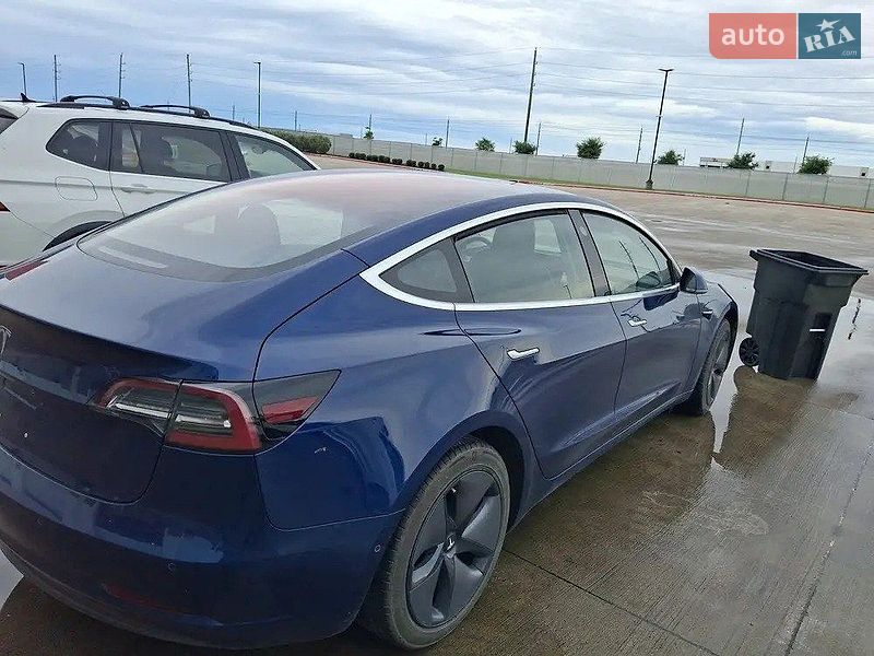 Седан Tesla Model 3 2018 в Одессе