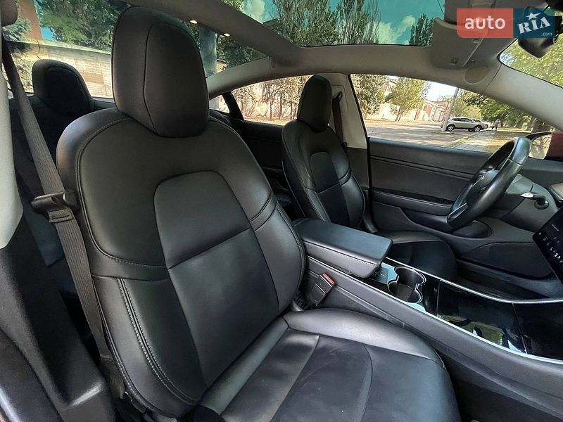 Седан Tesla Model 3 2018 в Николаеве