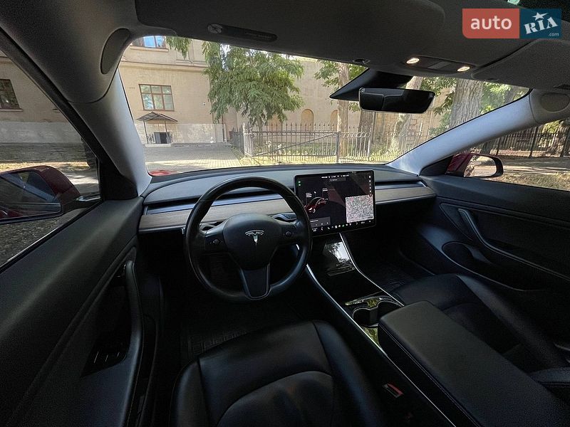 Седан Tesla Model 3 2018 в Николаеве