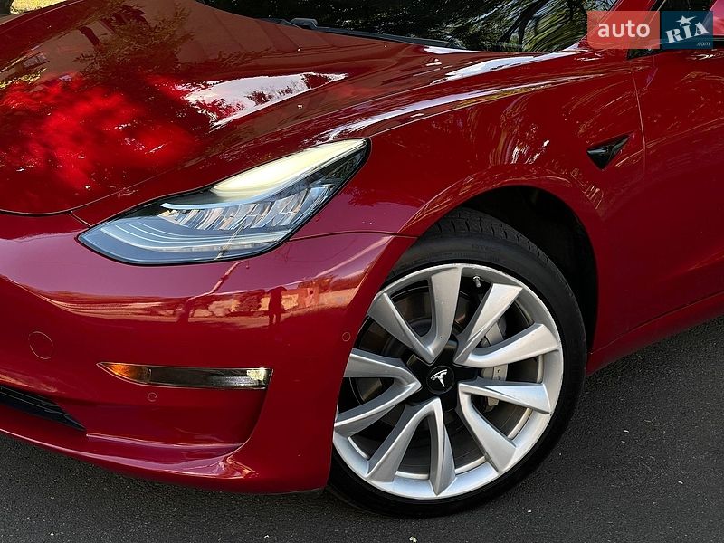 Седан Tesla Model 3 2018 в Николаеве
