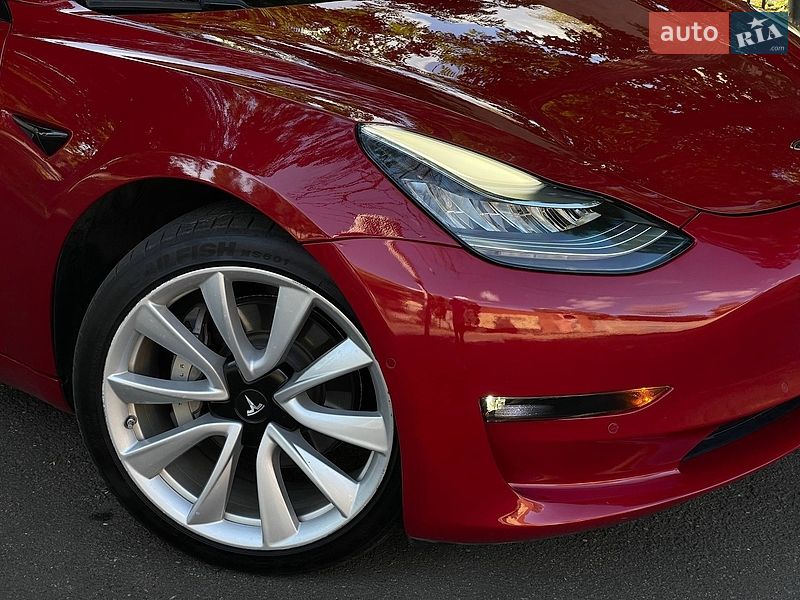 Седан Tesla Model 3 2018 в Николаеве