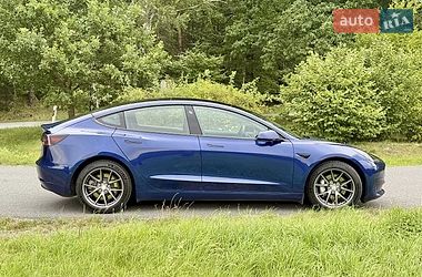 Седан Tesla Model 3 2022 в Сумах