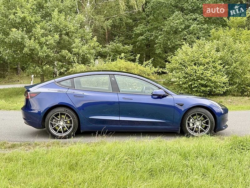 Седан Tesla Model 3 2022 в Сумах