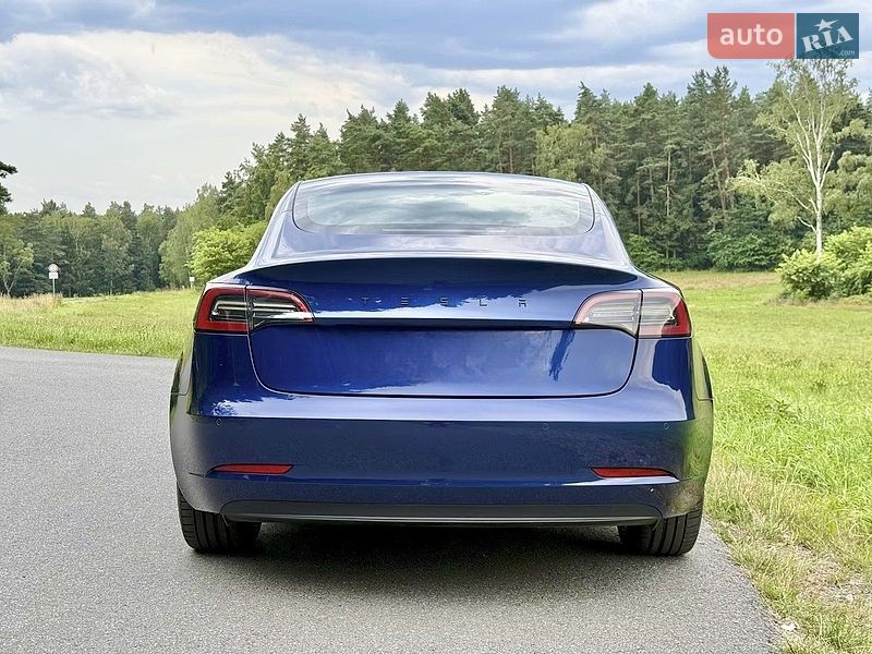 Седан Tesla Model 3 2022 в Сумах