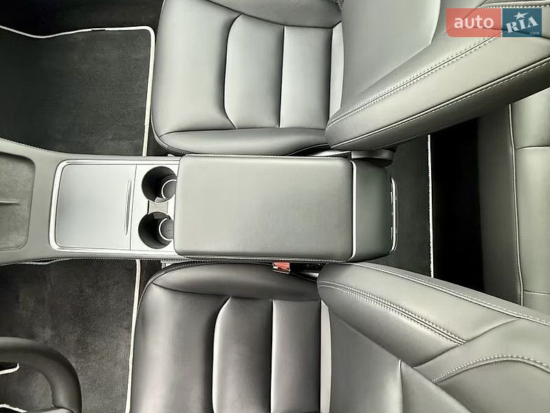 Седан Tesla Model 3 2022 в Сумах