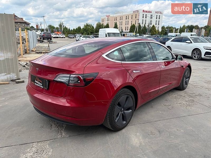 Седан Tesla Model 3 2018 в Львові
