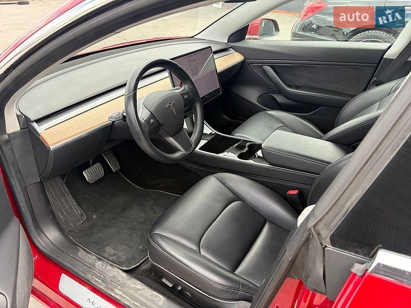 Седан Tesla Model 3 2018 в Львові