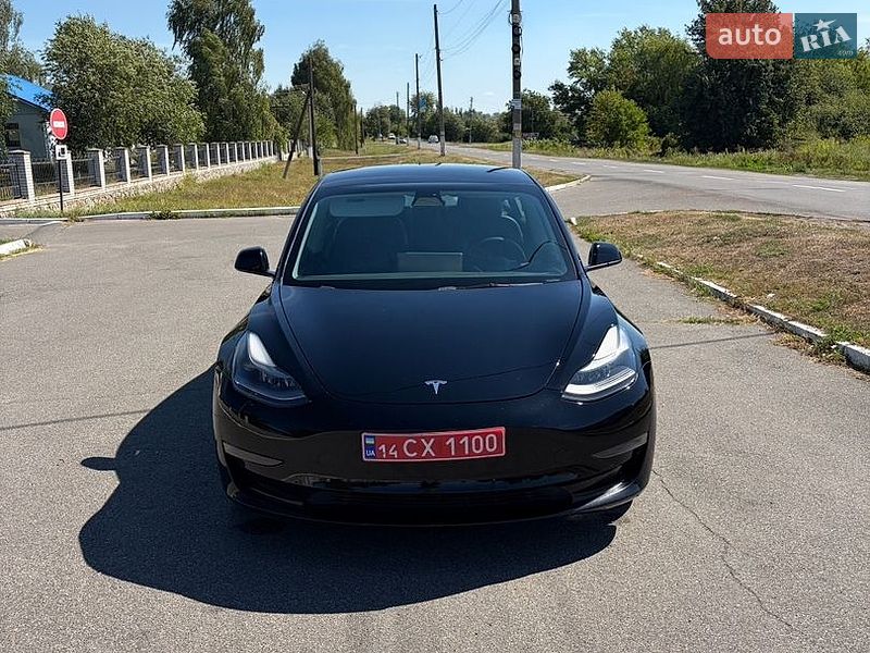 Седан Tesla Model 3 2022 в Барышевке