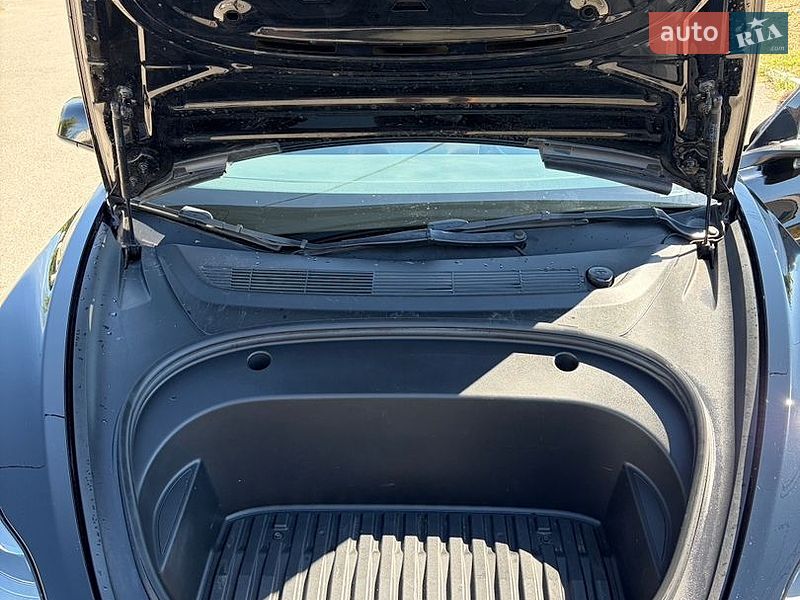 Седан Tesla Model 3 2022 в Барышевке