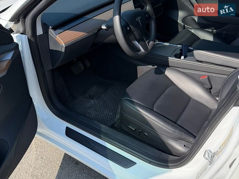 Седан Tesla Model 3 2023 в Киеве