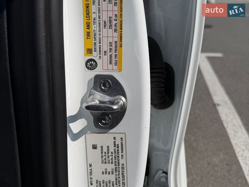 Седан Tesla Model 3 2023 в Киеве