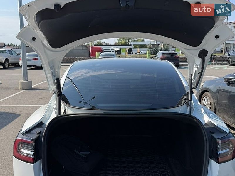 Седан Tesla Model 3 2023 в Киеве