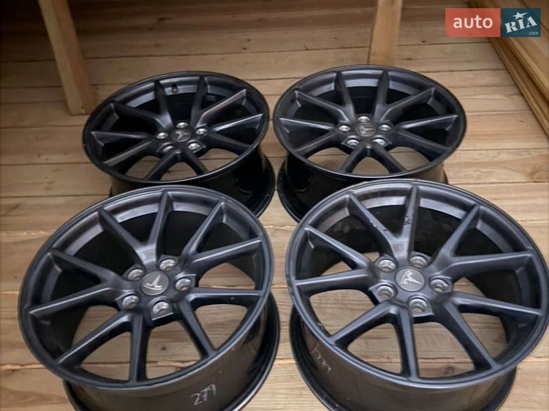 Седан Tesla Model 3 2023 в Киеве
