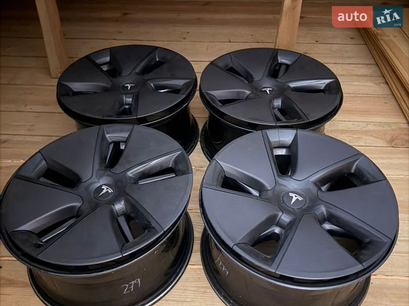Седан Tesla Model 3 2023 в Киеве